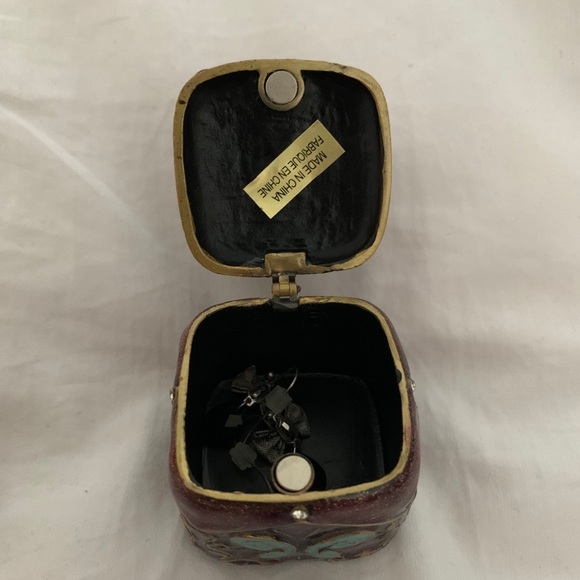 Butterfly Jewelry Box with earring - Picture 3 of 6